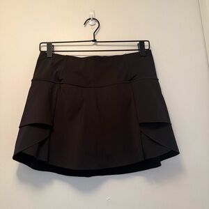 Athleta Black Flouncy Tennis Skort Size Small Built-In Shorts Athletic Skirt